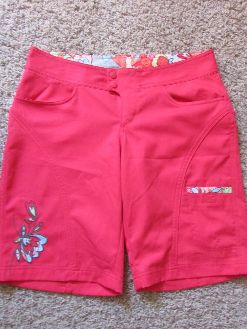 NWOT Columbia 8 Beach Hike Athletic Shorts Floral Detail Longer Leg Pink/Coral